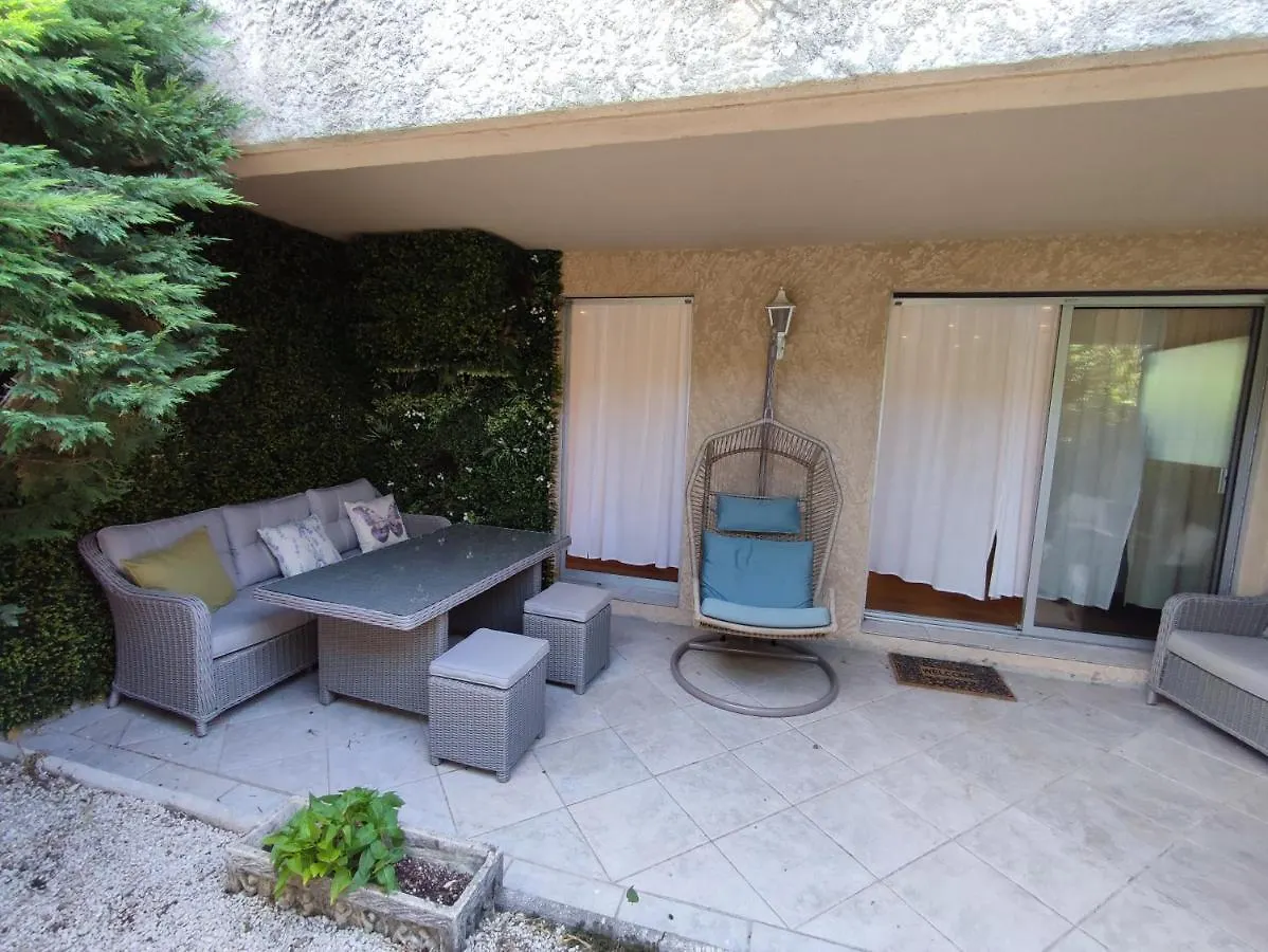 Bel Appartement T2 Dans Residence A Saint-Raphael Valescure A 10 Minutes De La Mer 0*, Saint-Raphael (Var) France